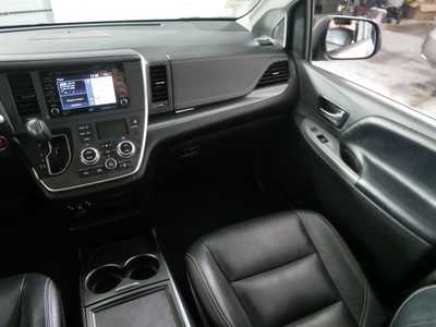 2020 Toyota Sienna, $0. Photo 11