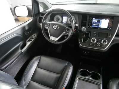 2020 Toyota Sienna, $0. Photo 9