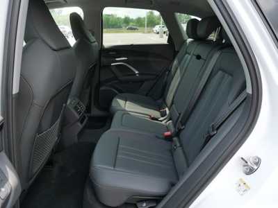2025 Audi Q5, $60450. Photo 8