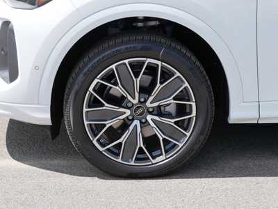 2025 Audi Q5, $58036. Photo 4