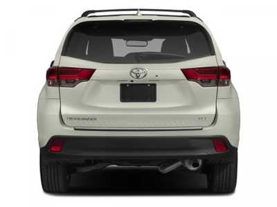 2017 Toyota Highlander, $0. Photo 8