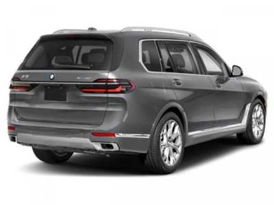 2023 BMW X7, $85000. Photo 2
