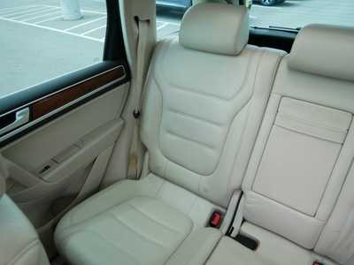 2012 Volkswagen Touareg, $12498. Photo 12