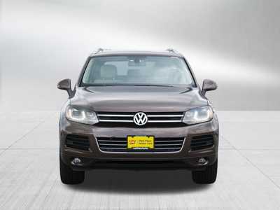 2012 Volkswagen Touareg, $12498. Photo 2