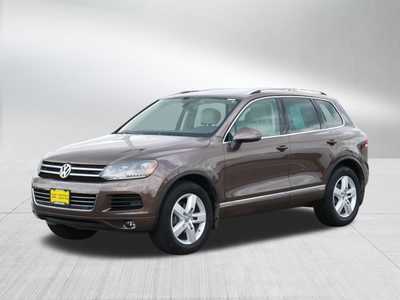 2012 Volkswagen Touareg, $12498. Photo 3