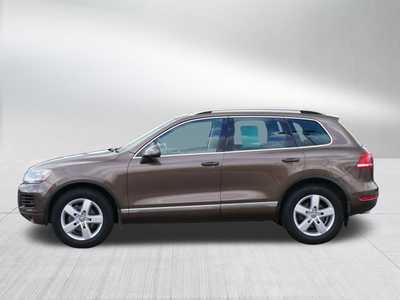 2012 Volkswagen Touareg, $12498. Photo 4