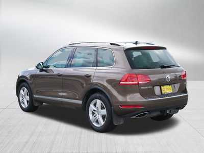 2012 Volkswagen Touareg, $12498. Photo 5