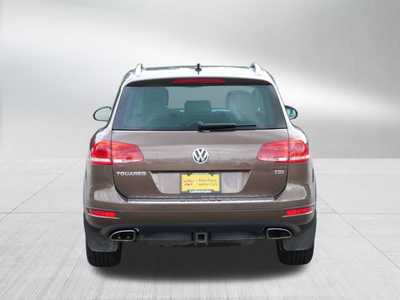 2012 Volkswagen Touareg, $12498. Photo 6