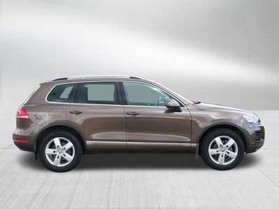 2012 Volkswagen Touareg, $12498. Photo 8