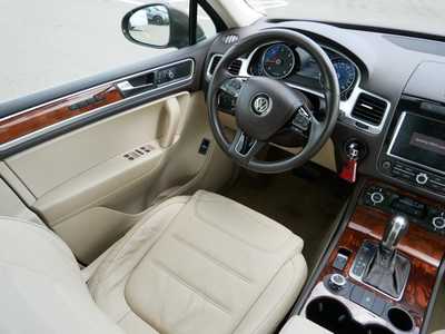 2012 Volkswagen Touareg, $12498. Photo 9