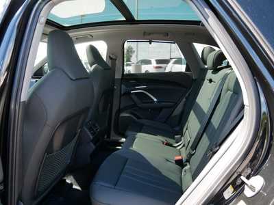 2025 Audi Q5, $59390. Photo 6