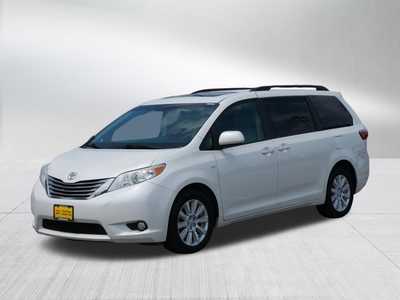 2017 Toyota Sienna, $22498. Photo 3