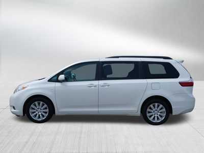 2017 Toyota Sienna, $22498. Photo 4