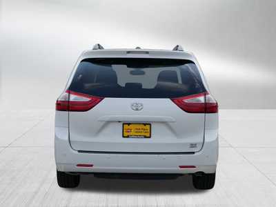 2017 Toyota Sienna, $22498. Photo 6
