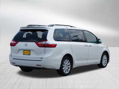 2017 Toyota Sienna, $22498. Photo 7