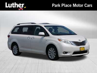 2017 Toyota Sienna, $22498. Photo 1
