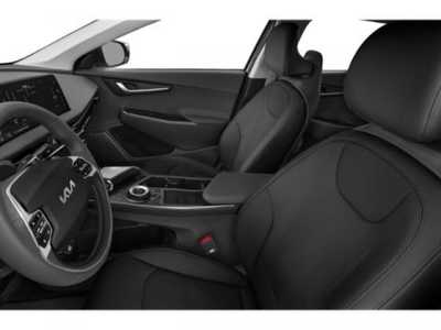 2022 Kia EV6, $23498. Photo 12