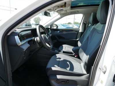 2025 Volkswagen Tiguan, $34176. Photo 5