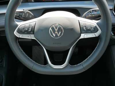 2025 Volkswagen Tiguan, $34176. Photo 9