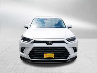 2024 Toyota Grand Highlander, $52998. Photo 2
