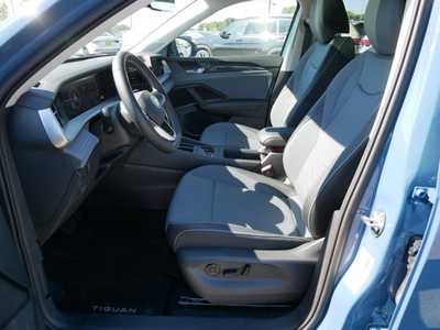 2025 Volkswagen Tiguan, $35036. Photo 7
