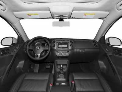 2017 Volkswagen Tiguan, $11998. Photo 11