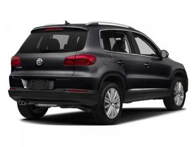 2017 Volkswagen Tiguan, $11998. Photo 2