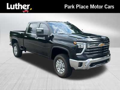 2025 Chevrolet 3500 Crew Cab, $67998. Photo 1