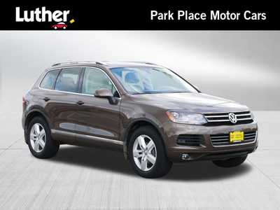 2012 Volkswagen Touareg, $12498. Photo 1