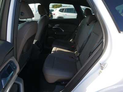 2025 Audi Q5, $55065. Photo 8