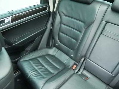 2017 Volkswagen Touareg, $0. Photo 12