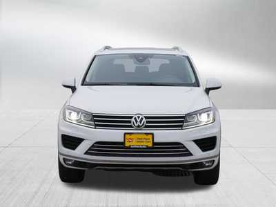 2017 Volkswagen Touareg, $0. Photo 2