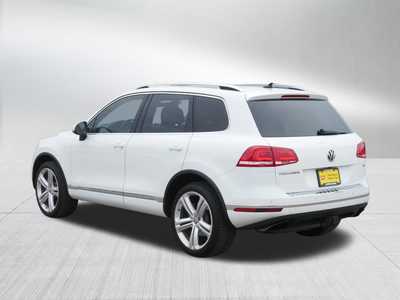2017 Volkswagen Touareg, $0. Photo 5