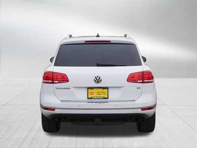 2017 Volkswagen Touareg, $0. Photo 6