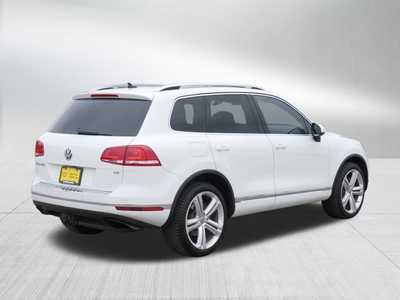 2017 Volkswagen Touareg, $0. Photo 7