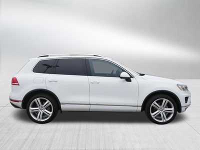 2017 Volkswagen Touareg, $0. Photo 8