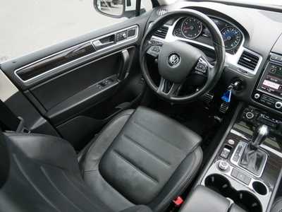 2017 Volkswagen Touareg, $0. Photo 9