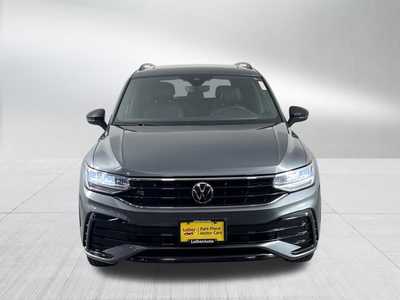 2022 Volkswagen Tiguan, $25998. Photo 3