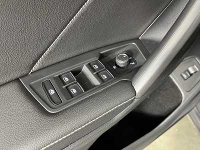 2022 Volkswagen Tiguan, $25998. Photo 8