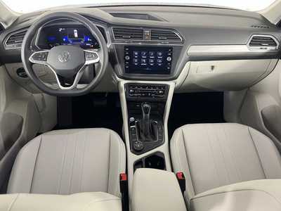2022 Volkswagen Tiguan, $25000. Photo 10