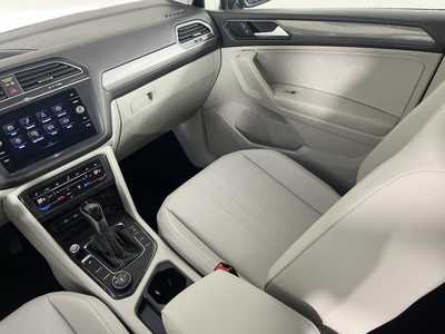 2022 Volkswagen Tiguan, $25000. Photo 11