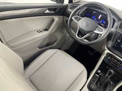 2022 Volkswagen Tiguan, $25000. Photo 9