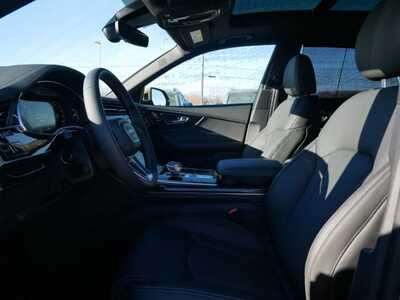 2025 Audi Q8, $77998. Photo 4