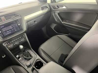2020 Volkswagen Tiguan, $20498. Photo 11