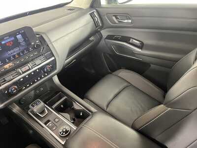 2022 Nissan Pathfinder, $25498. Photo 11