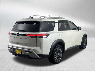 2022 Nissan Pathfinder, $25498. Photo 7