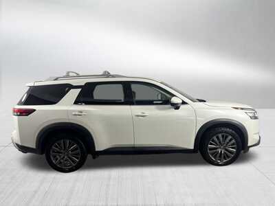2022 Nissan Pathfinder, $25498. Photo 8