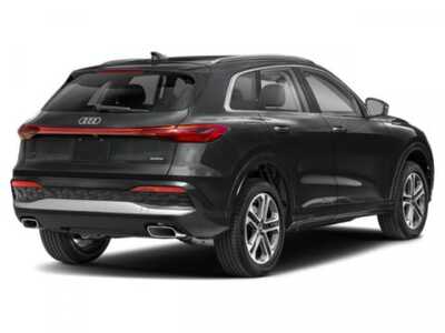 2025 Audi Q5, $60630. Photo 5