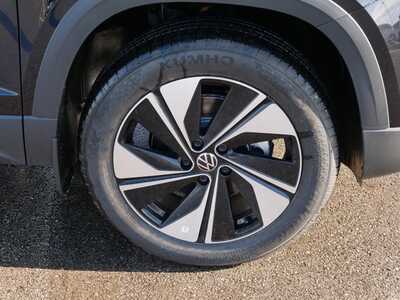 2026 Volkswagen Taos, $33872. Photo 4