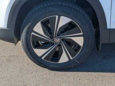 2026 Volkswagen Taos, $33484. Photo 4